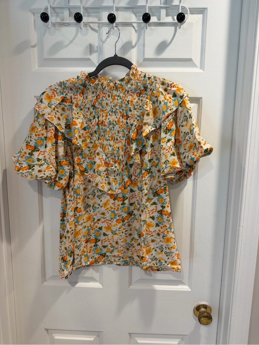 NWT entro Boutique Floral Smocked Ruffle Blouse - Cream Sz S M L - Picture 2 of 5